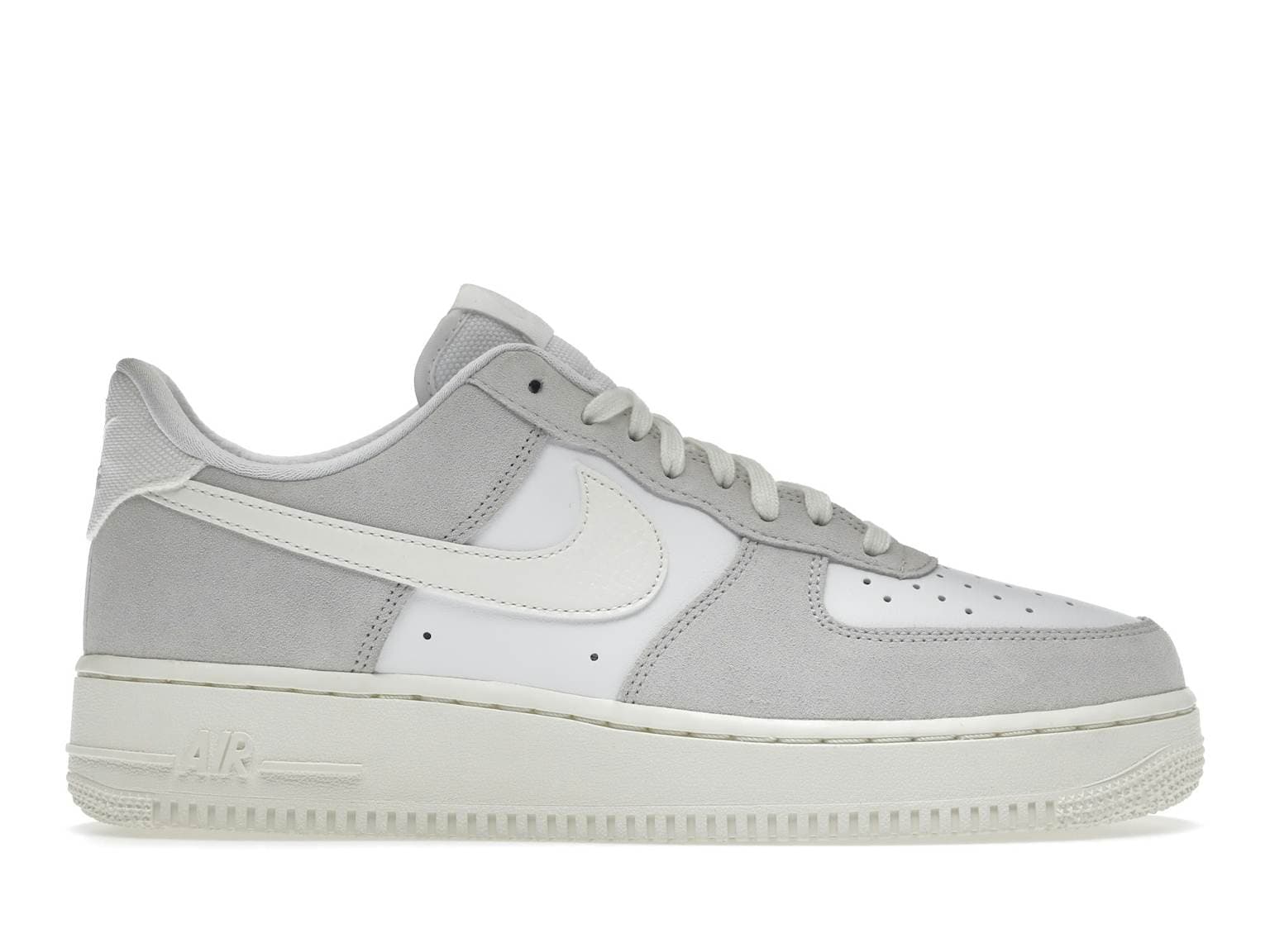 Nike Air Force 1 LV8 Sail
